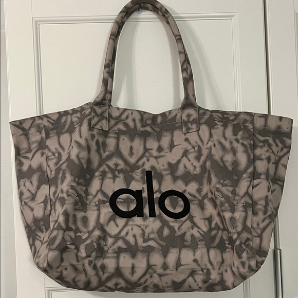 ALO Yoga Handbags - ALO Yoga Gray Patterned Tote Bag